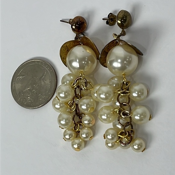 Vintage Faux Pearl Cluster Grape Dangle Earrings Gold Tone - Picture 4 of 7